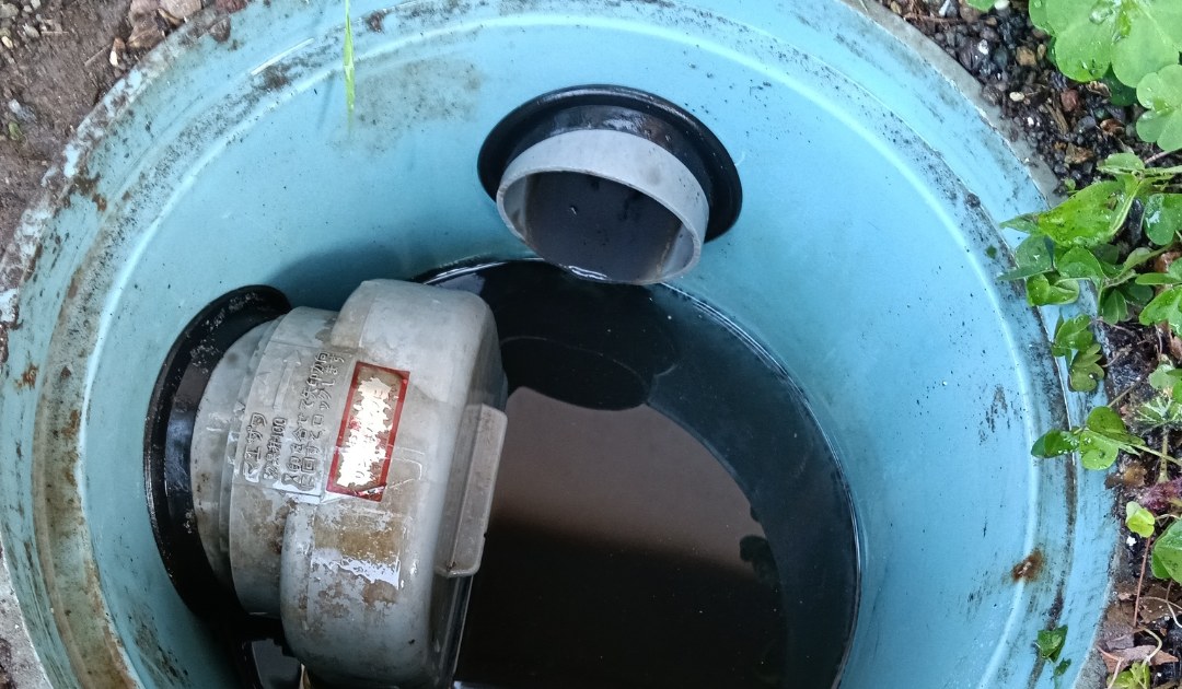 洗浄後の汚水枡。内側の色が見えている